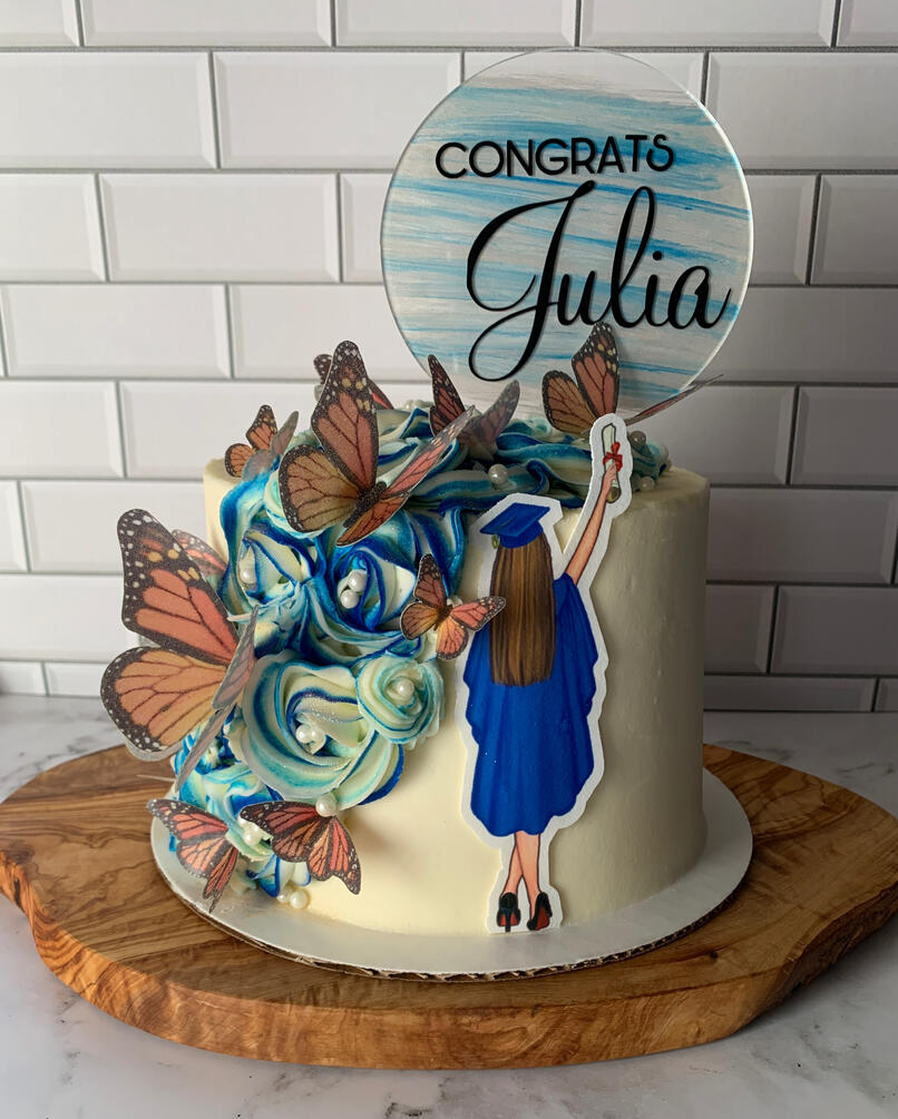 College graduation cake